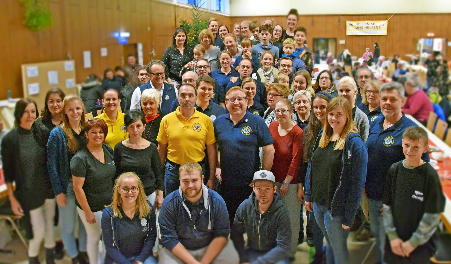 Ein Bild aus dem vergangenen Jahr – da war Corona noch kein Thema. Mehr als 50 Helferinnen und Helfer packten beim zweiten Weihnachtsfest der Begegnung der Dillinger Lions mit an, um ein schönes Fest für Bedürftige zu veranstalten. Ein Bild aus dem vergangenen Jahr – da war Corona noch kein Thema. Mehr als 50 Helferinnen und Helfer packten beim zweiten Weihnachtsfest der Begegnung der Dillinger Lions mit an, um ein schönes Fest für Bedürftige zu veranstalten